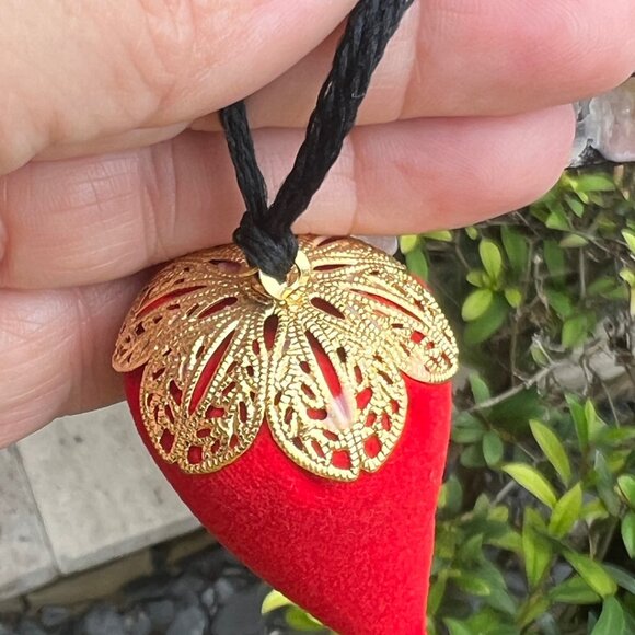Red Chili Pepper Christmas Tree Ornament Gold Trim Fabric - Picture 3 of 4